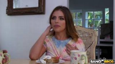 Русские зрелые мамашки в домашнем порно. Молодой парень жестко трахает возбужденную сучку