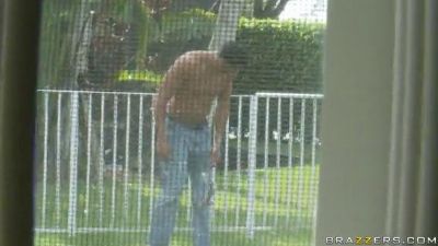 Молодая пара вдохновляется порнушкой и испытывает фееричный оргазм с горячей кончей